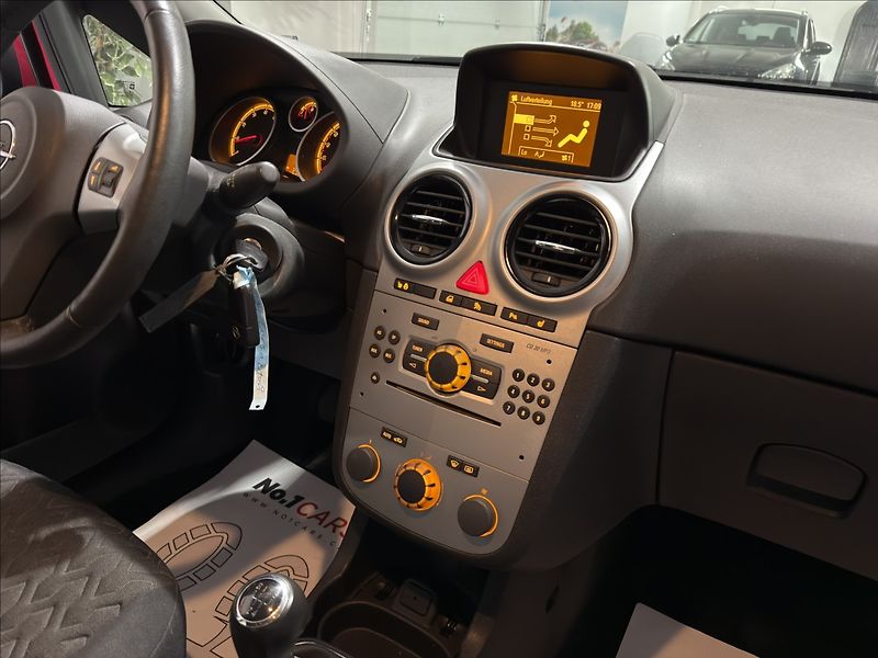Opel Corsa 1,4   iSPORT TOP STAV I VZHLED - fotka 19 z 43