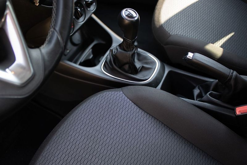Opel Corsa Pravidelně servisované, velice - fotka 21 z 30