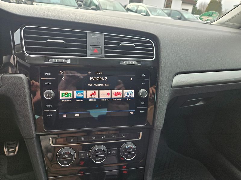 Volkswagen Golf (2019) 1.5 TSI BLUEMOTION,TOP,NAVI - fotka 12 z 28