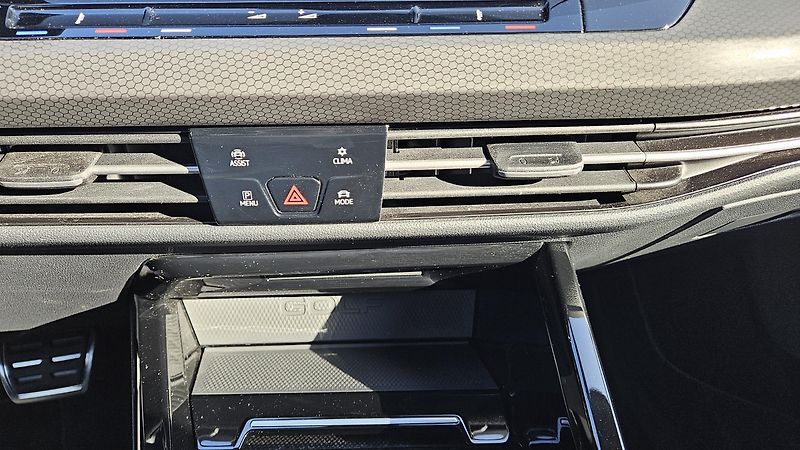 Volkswagen Golf (2024) GTI 2.0TSI 180kW DSG - fotka 29 z 34