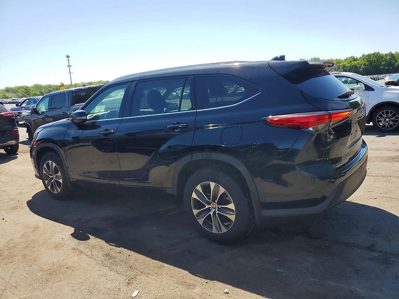 Toyota Highlander (2022) XLE  - fotka 3 z 12