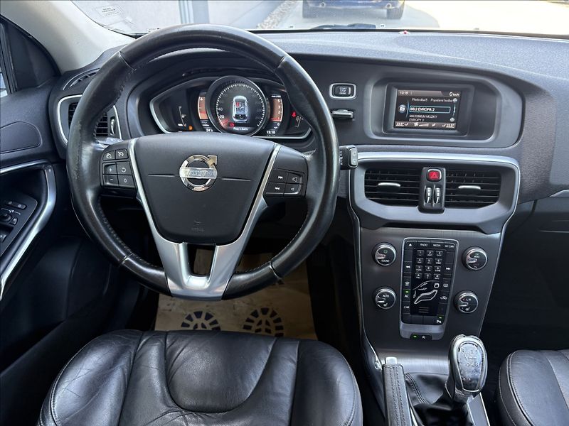 Volvo V40 1,6 D 84 kw. Č.R. - fotka 10 z 25
