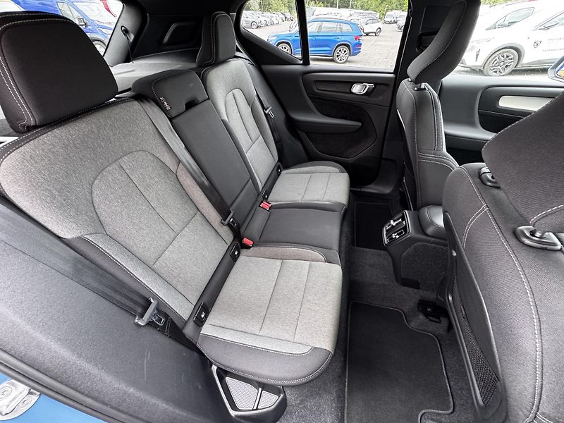 Volvo XC40 T2 FWD MOMENTUM // 1. maj. - fotka 22 z 41
