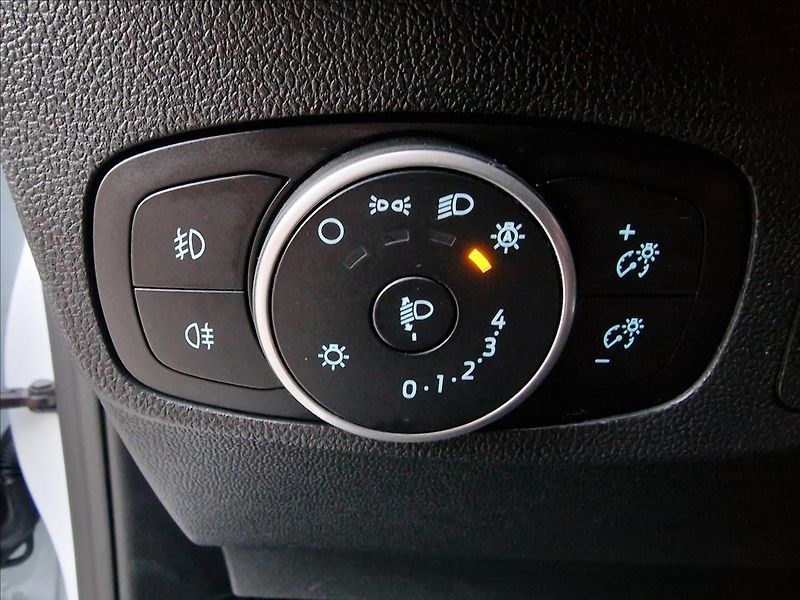 Ford Focus 1.5TDCI Titanium,ČR,1.Majitel - fotka 36 z 46