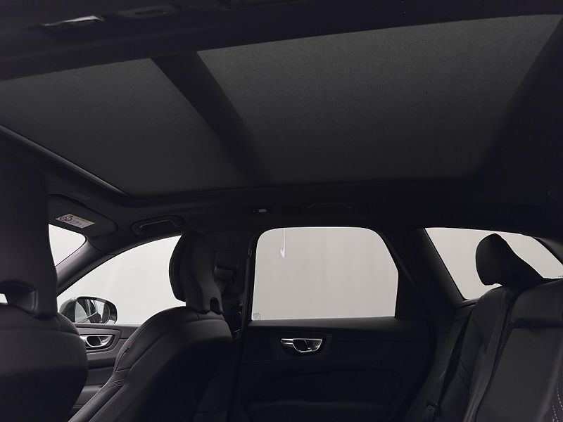 Volvo XC60 (2026) B5 AWD AUT ULTRA BLACK EDITION - fotka 22 z 24