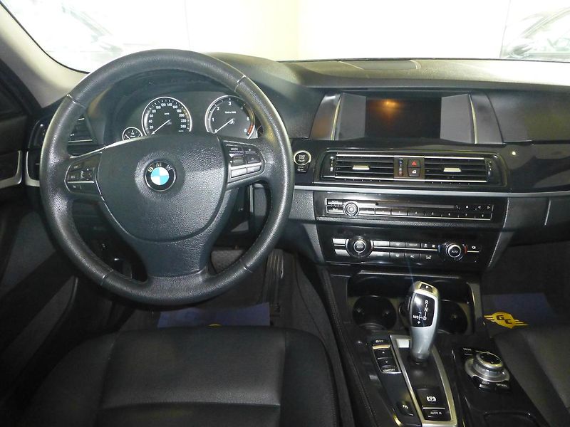 BMW Řada 5 (2016) 520D-KAMERA*ALU**XENONY - fotka 19 z 29