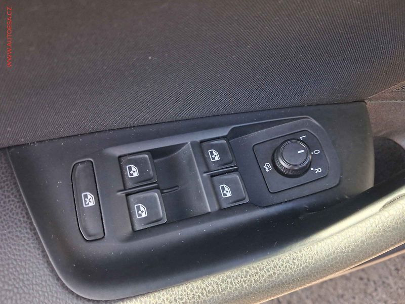 Volkswagen Passat (2015) 2.0 TDi, 1.maj, AC, temp - fotka 15 z 19