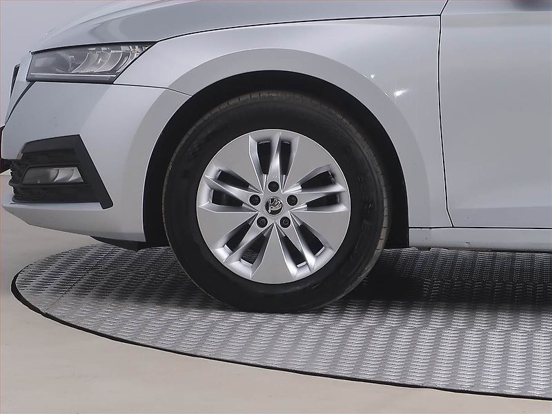 Škoda Octavia (2023) Ambition 2.0 TDI, ČR,1.maj - fotka 14 z 18