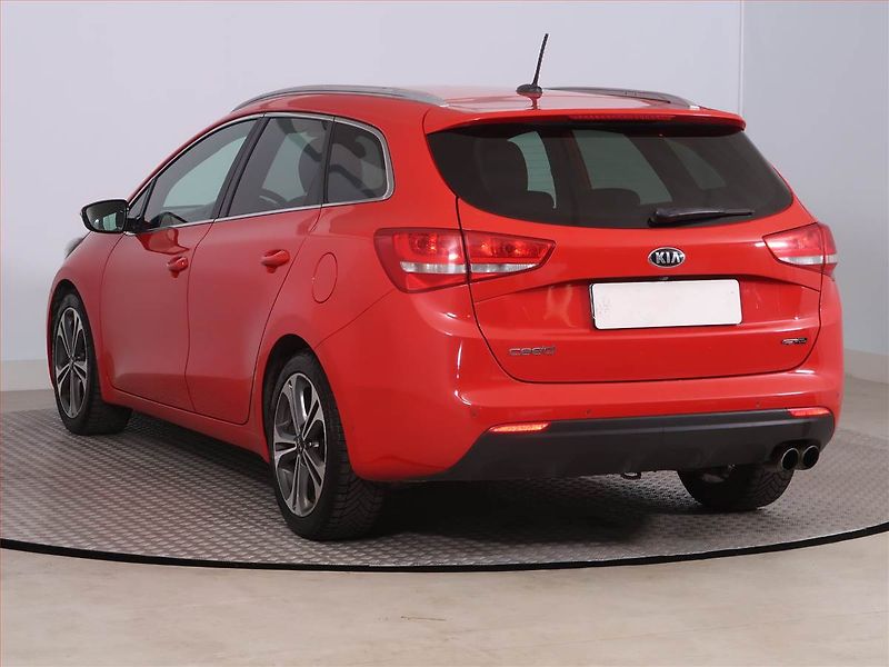 Kia Ceed (2016) GT Line 1.0 T-GDI, ČR,1.maj - fotka 4 z 22