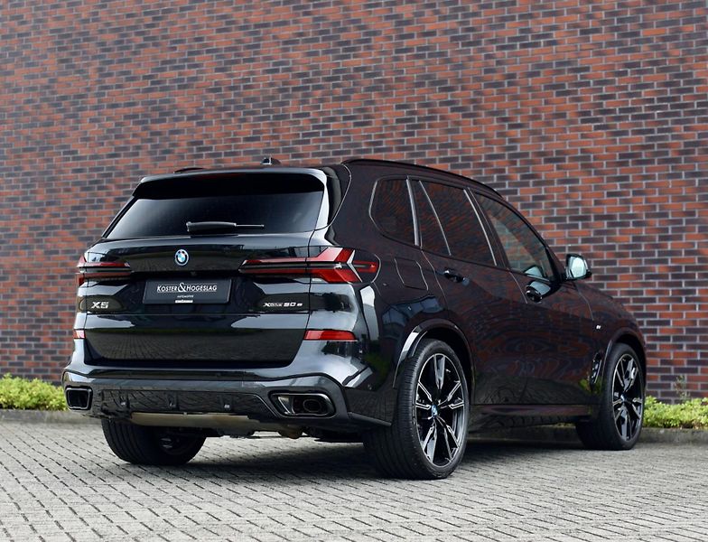 BMW X5 (2025) 50e xDrive M SPORT Individual - fotka 18 z 53