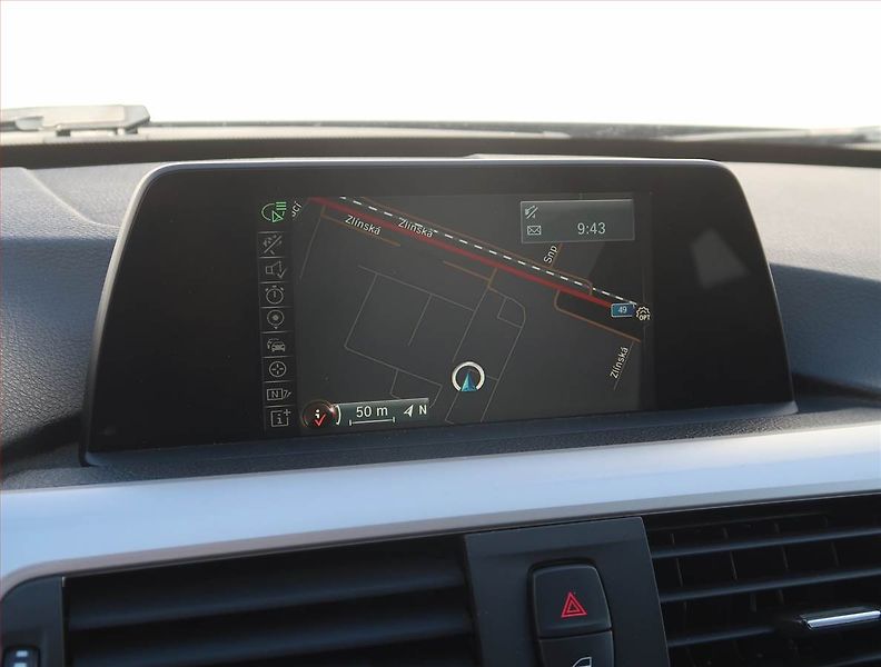 BMW Řada 3 (2017) 320 d xDrive, 4X4, Automat - fotka 17 z 20