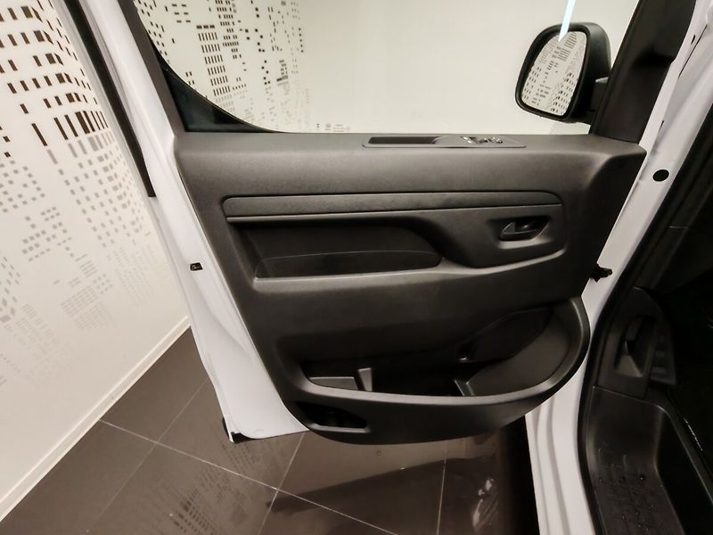 Toyota ProAce Verso 2,0D L2 6MT Combi 8S - fotka 12 z 18