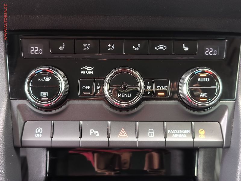 Škoda Karoq (2023) 1.5TSi, ČR, LED, autoAC - fotka 15 z 22