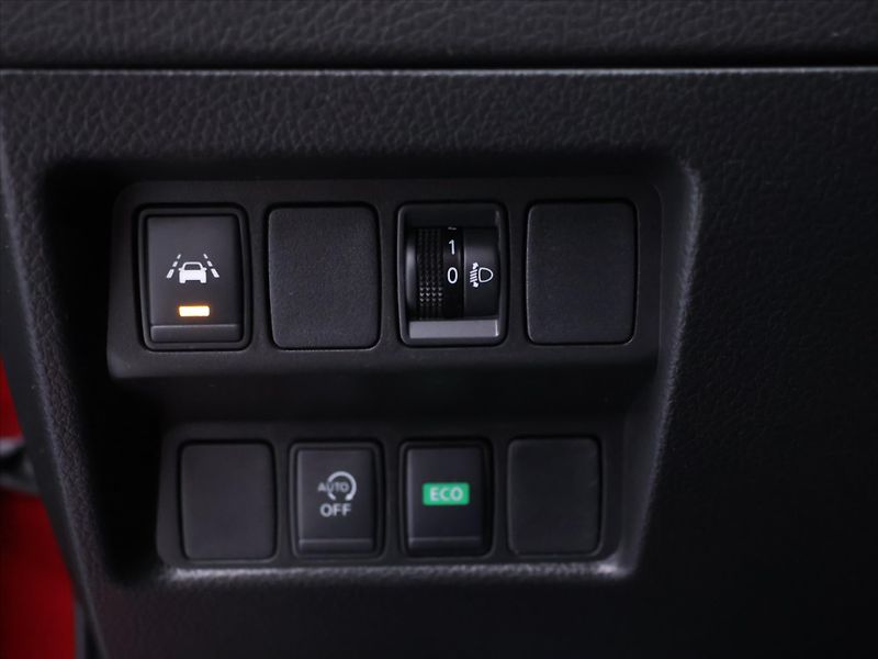 Nissan Qashqai 1,3 DIG-T 117kW Automat Acenta - fotka 14 z 27