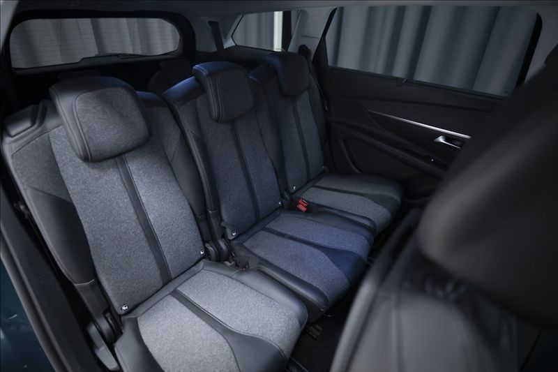 Peugeot 5008 1,2 PT KAMERA VÝHŘEV 7 MÍST ČR - fotka 12 z 36