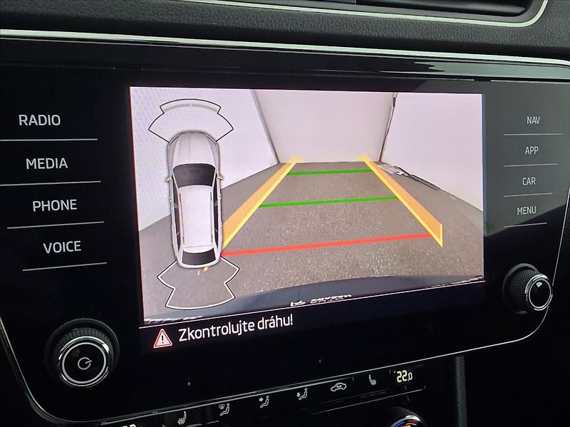 Škoda Superb 2,0 Style+, ACC, Virtual, Kame - fotka 16 z 25