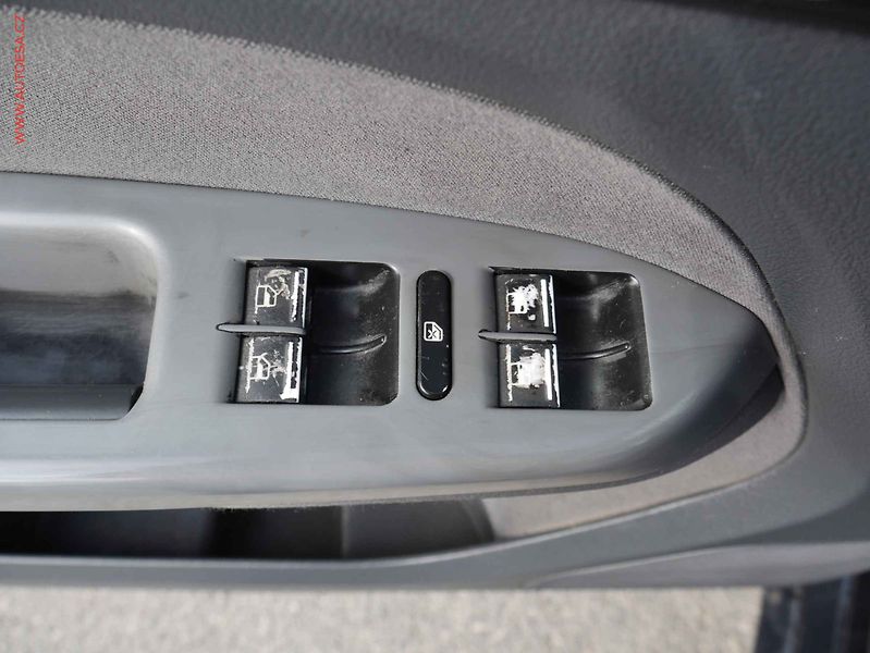 Volkswagen Touran (2006) 1.9 TDi, ČR, AC, temp - fotka 12 z 16