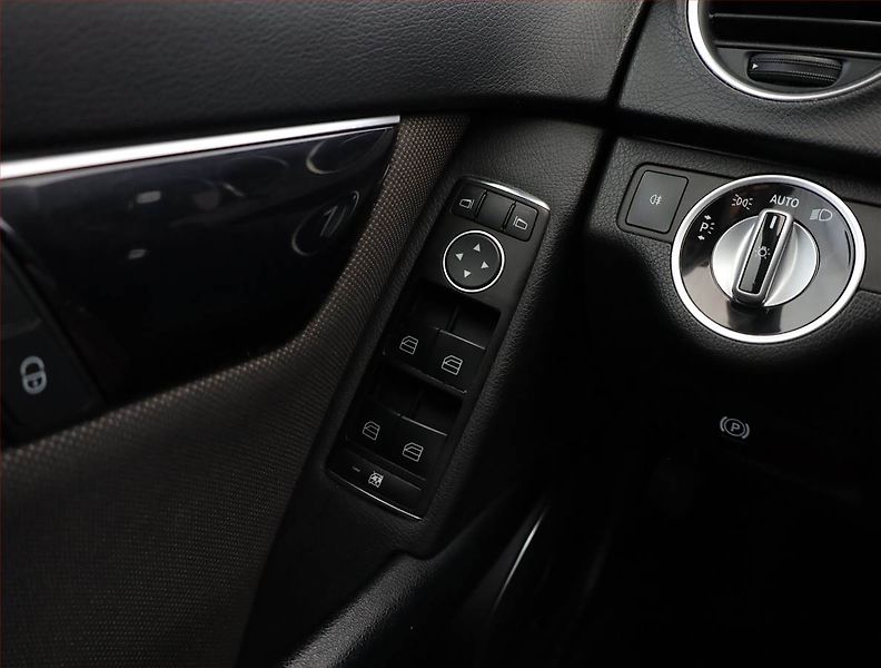 Mercedes-Benz Třídy C (2012) C 200 CDI, Automat, Xenony - fotka 17 z 19