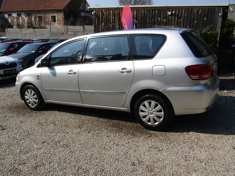 Toyota Avensis Verso (2003) 2.0 D-4D 85kW BEZ KOROZE A DPF - fotka 4 z 30