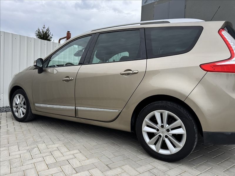Renault Grand Scénic 1,5 dCi 7míst Navi Bose tažné - fotka 18 z 50