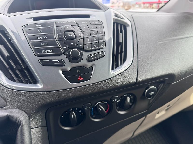 Ford Tourneo Custom (2013) 2,2D 114KW 8X  2X ŠOUP. SERVIS - fotka 31 z 50