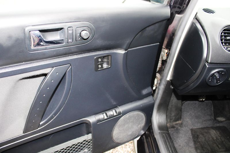Volkswagen New Beetle (2009) 1,4i 16V KLIMA EL.OKNA ALU ESP - fotka 16 z 19