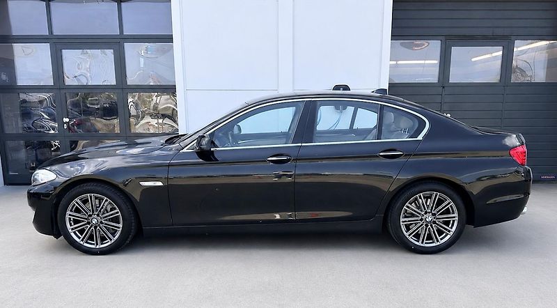 BMW Řada 5 530d Head-Up, Hi-Fi - fotka 3 z 21