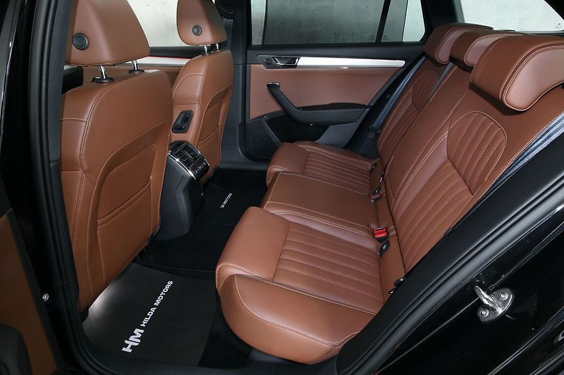 Škoda Superb 2.0TSI 206kW 4x4 L&K Max výbav - fotka 15 z 44
