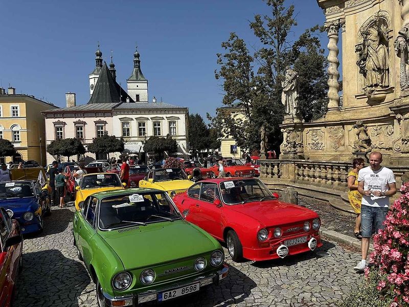 Sraz veteránů Škoda 110R v Uničově