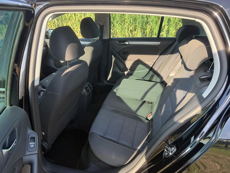 Volkswagen Golf (2011) VI 1,4i16V STYLE 1 MAJITEL - fotka 33 z 66