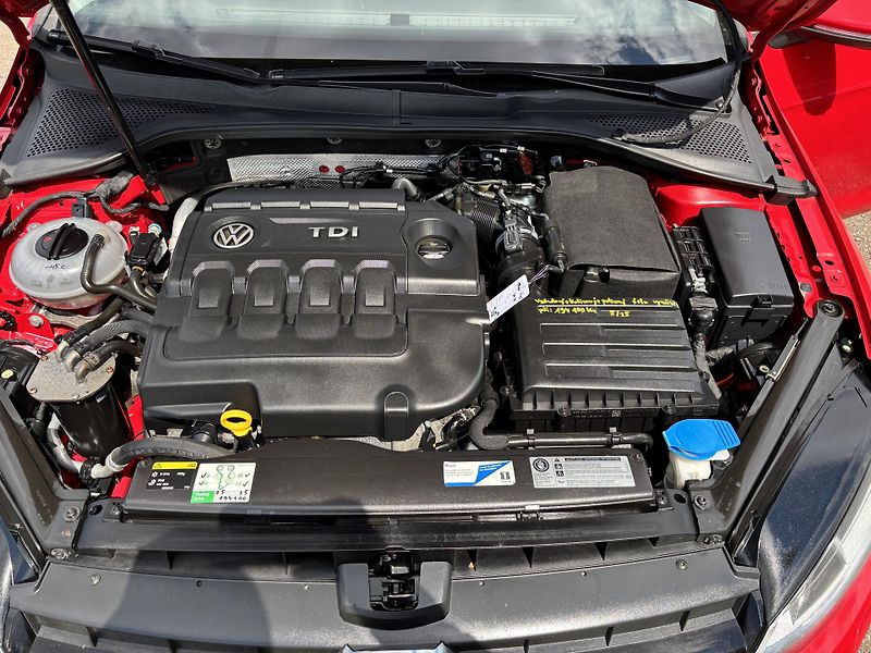 Volkswagen Golf 1.6 TDI 81KW VARIANT - fotka 21 z 23