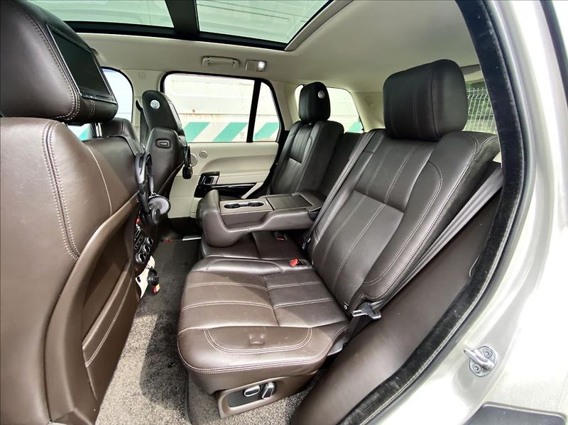 Land Rover Range Rover 4,4 SDV8 Vogue Auto NEPOJÍZDNÉ - fotka 37 z 43
