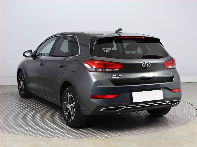 Hyundai i30 (2022) 1.5 T-GDI MHEV, Automat - fotka 4 z 18