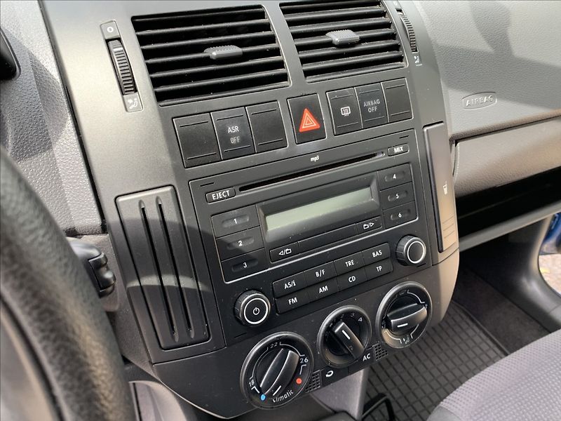Volkswagen Polo 1,2 i KLIMATIZACE - fotka 11 z 18