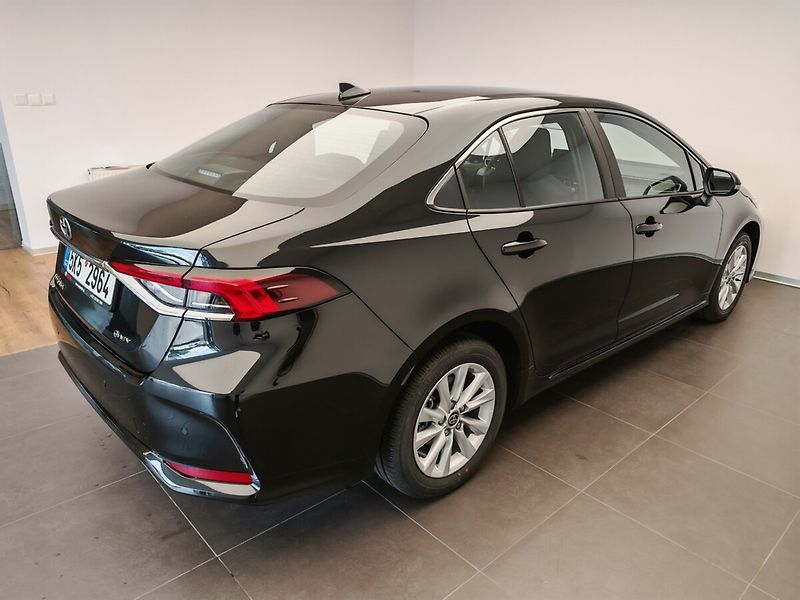 Toyota Corolla 1.8 CVT Comfort Tech - fotka 5 z 31