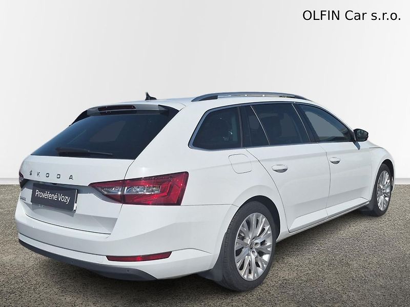 Škoda Superb Combi 2.0 TSI DSG Style+ 140 k - fotka 2 z 25