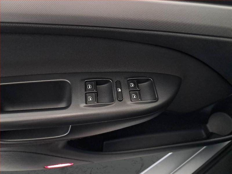 Škoda Octavia (2011) 1.6 TDI, po STK, pěkný stav - fotka 18 z 20