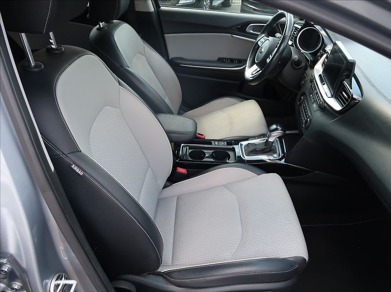 Kia Ceed 1,6 CRDi,100kW,Exclusive,ČR - fotka 13 z 31
