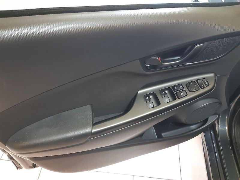 Hyundai Kona 1.6 T-GDI 145KW N-LINE 4WD     - fotka 21 z 31