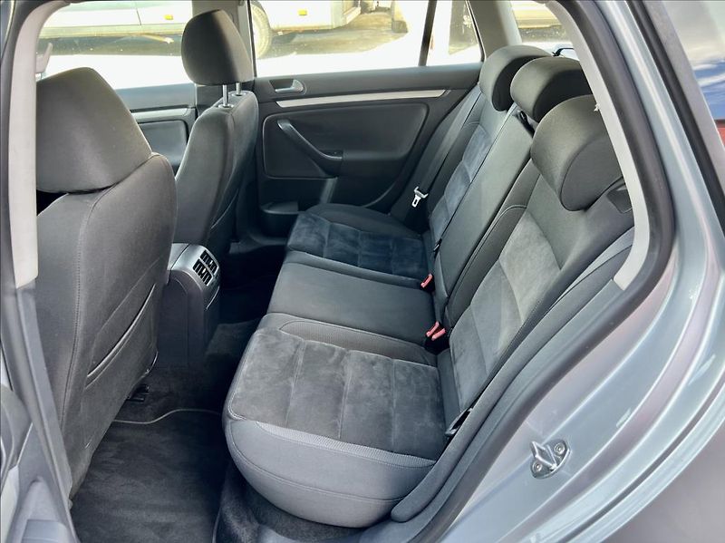 Volkswagen Golf 1,6 TDI  HIGHLINE*DSG*ZÁRUKA - fotka 13 z 40