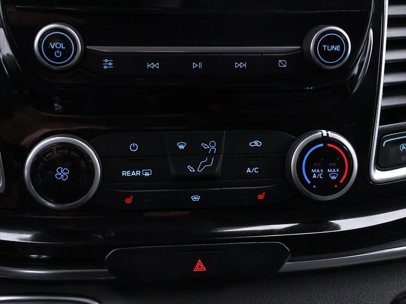 Ford Tourneo Custom 2,0 TDCi 136kW 8-Míst L2 DPH - fotka 22 z 31