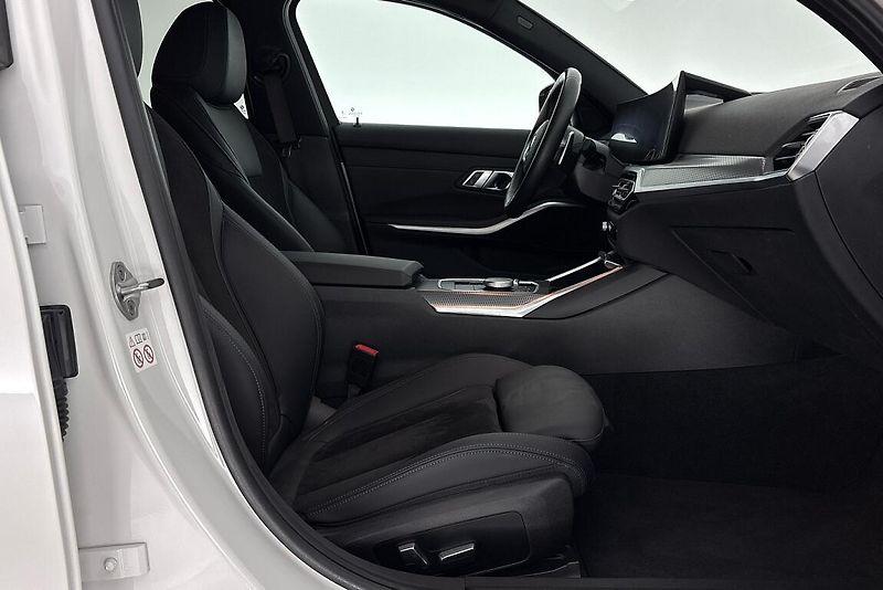 BMW Řada 3 řady 3 | 320d xDrive - fotka 11 z 24