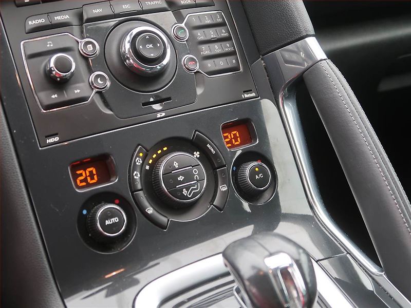 Peugeot 3008 (2013) Hybrid4, 4X4, Automat - fotka 16 z 18