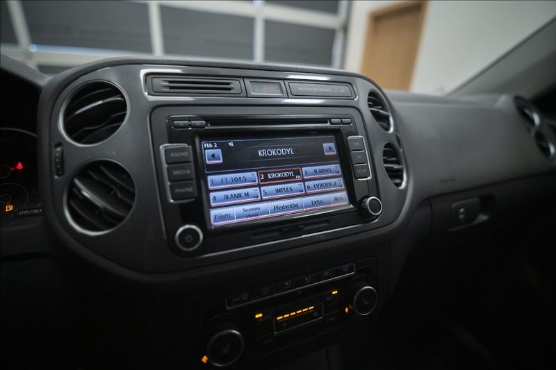 Volkswagen Tiguan 1,4 TSI KAMERA VÝHŘEV TAŽNÉ ČR - fotka 27 z 38