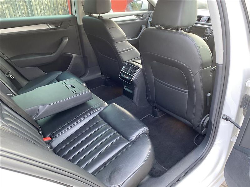 Škoda Superb 2,0 TDI  Ambition / NAVI - fotka 20 z 41