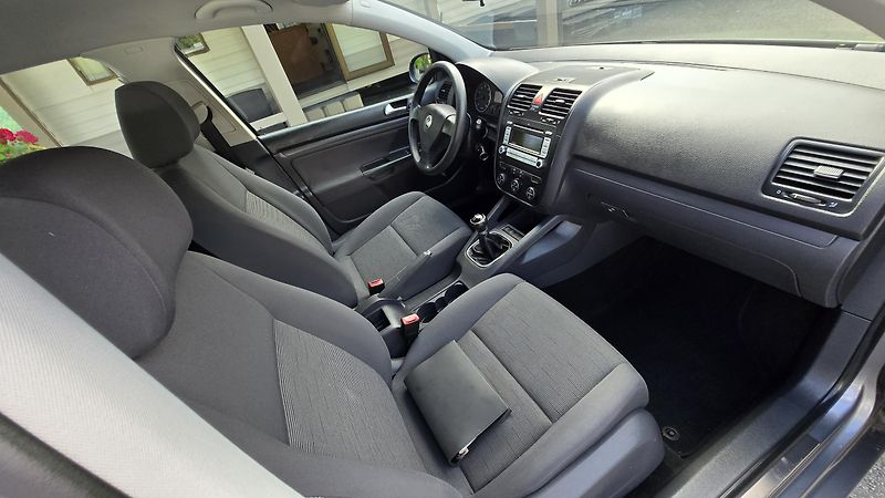 Volkswagen Golf 1.4 TRENDLINE  59KW - fotka 19 z 35