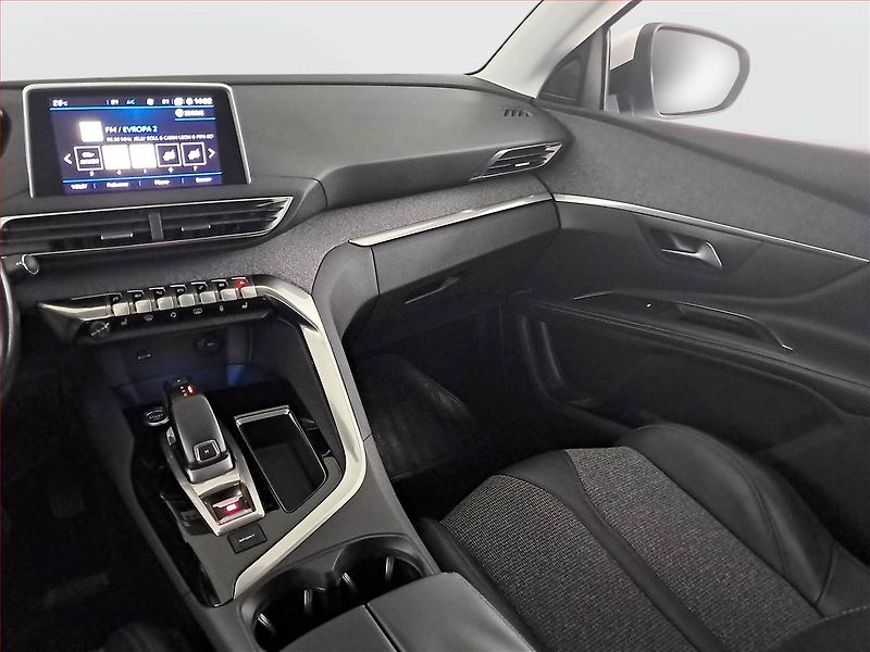 Peugeot 5008 (2018) Allure PureTech 130, Automat - fotka 8 z 23