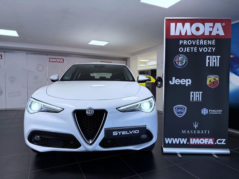 Alfa Romeo Stelvio (2017) 2.2 JTD 180k AT8 ZF Q4 4x4 Sup - fotka 2 z 19