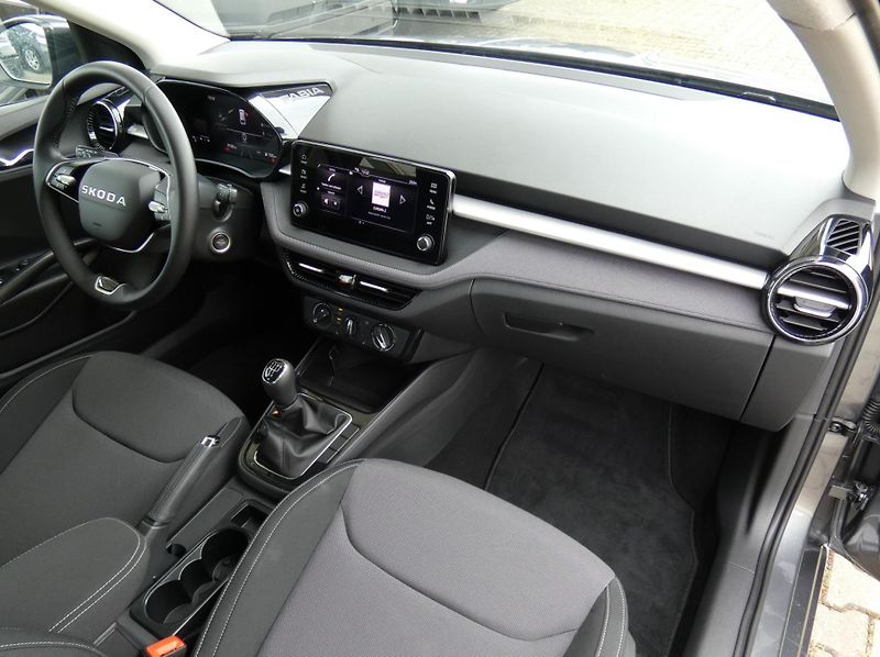 Škoda Fabia Selection 1.0 MPI /59kW - fotka 23 z 30