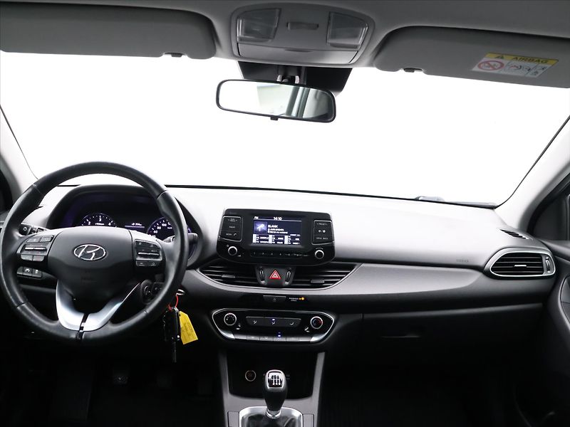 Hyundai i30 1,6 CRDi 81kW Trikolor tažné - fotka 24 z 31